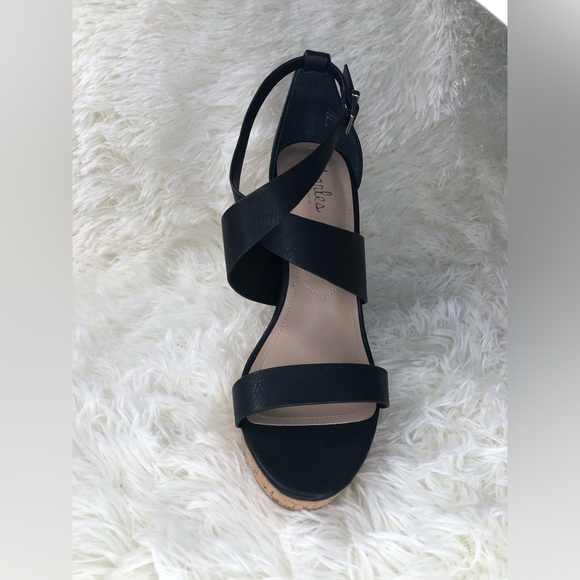 Black and Tan Wedge Sandals size 9 NWOT - Picture 7 of 14